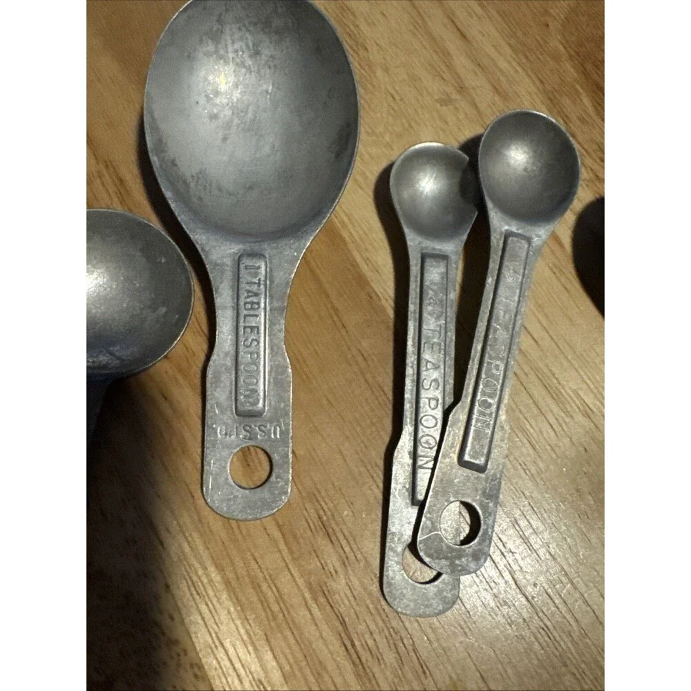 Set of 5 Vintage Aluminum  Measuring Spoons 1/4 Tsp 2- 1/2 Teaspoon 2 Teaspoon